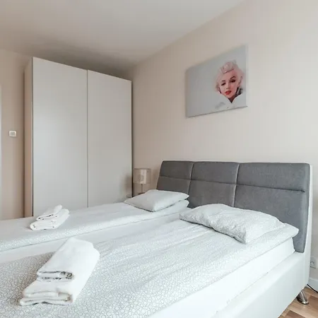 Warsaw Inside Apartments Exterior photo