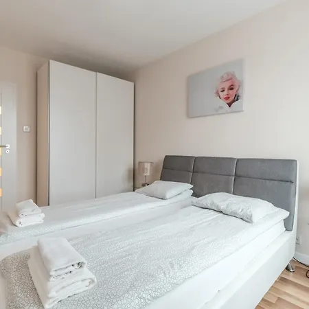 Warsaw Inside Apartments Exterior photo